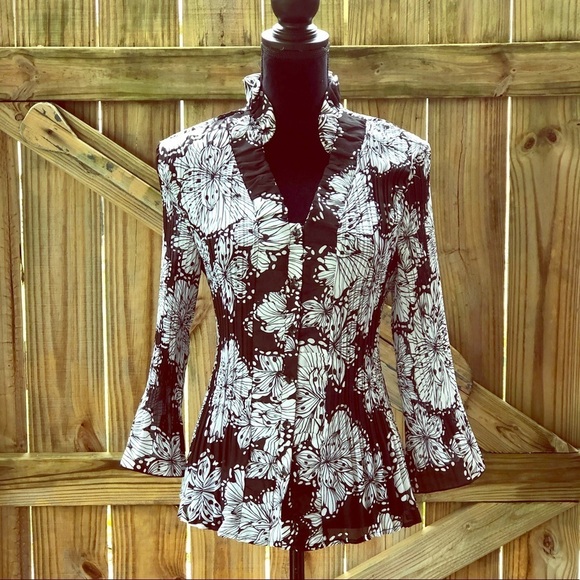 New Directions Black & White Floral Stand Up Ruffle Collar Button Up Blouse Sz M - Picture 1 of 5
